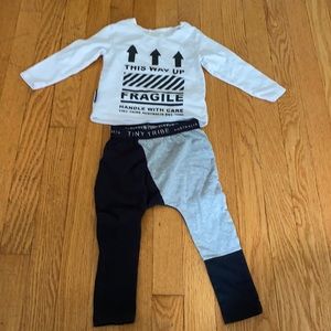 Tiny trible outfit 12 m